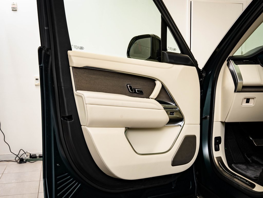 2026 Land Rover Range Rover SV - Photo 23