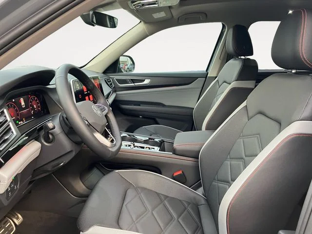 2025 Volkswagen Atlas Atlas Peak Edition - Photo 9