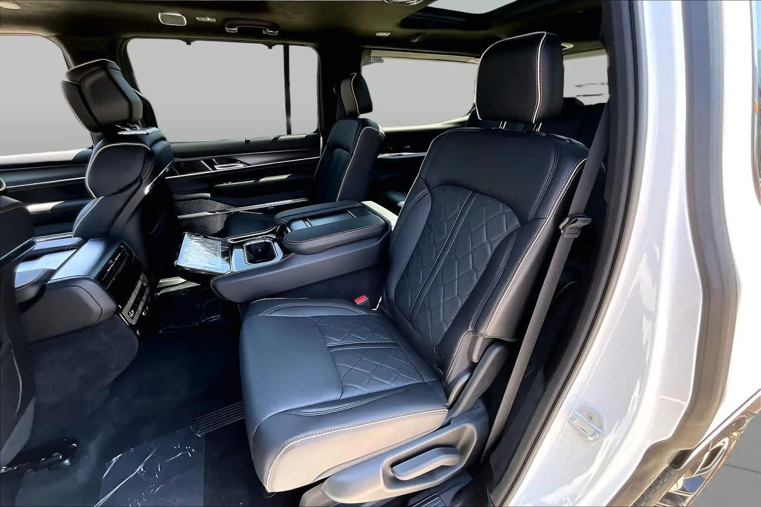 New 2026 Bright White Clearcoat Jeep Summit Reserve image 22