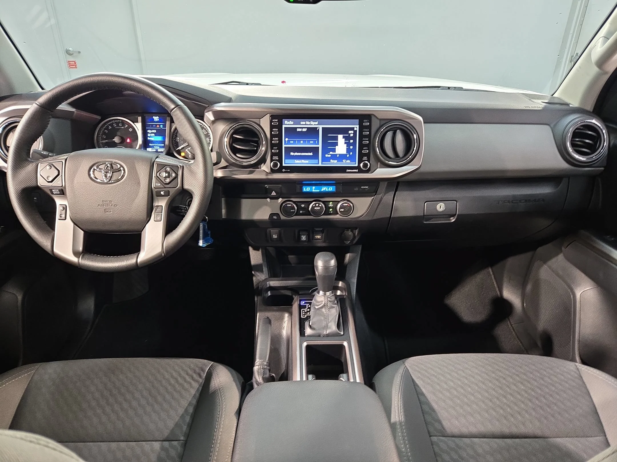 Used 2022 White Toyota SR5 image 10