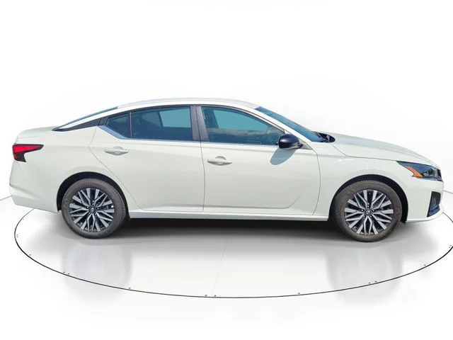 Used 2026 White Nissan 2.5 SV image 4