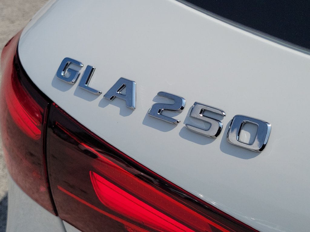 New 2026 Polar White Mercedes-Benz GLA 250 image 7