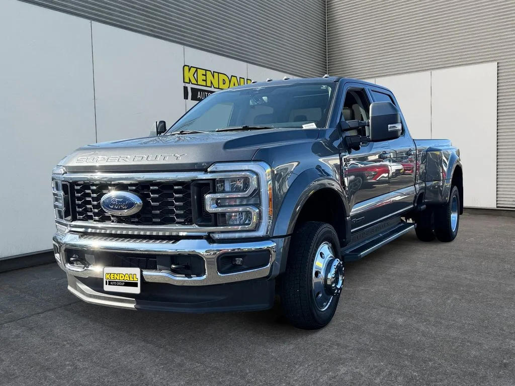 2023 Ford F-450 Lariat 4x4 Crew Cab 8' Box DRW's photo