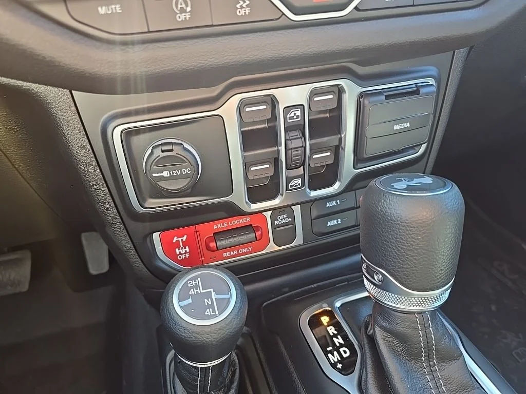 2025 Jeep Wrangler 4-Door Willys - Photo 13