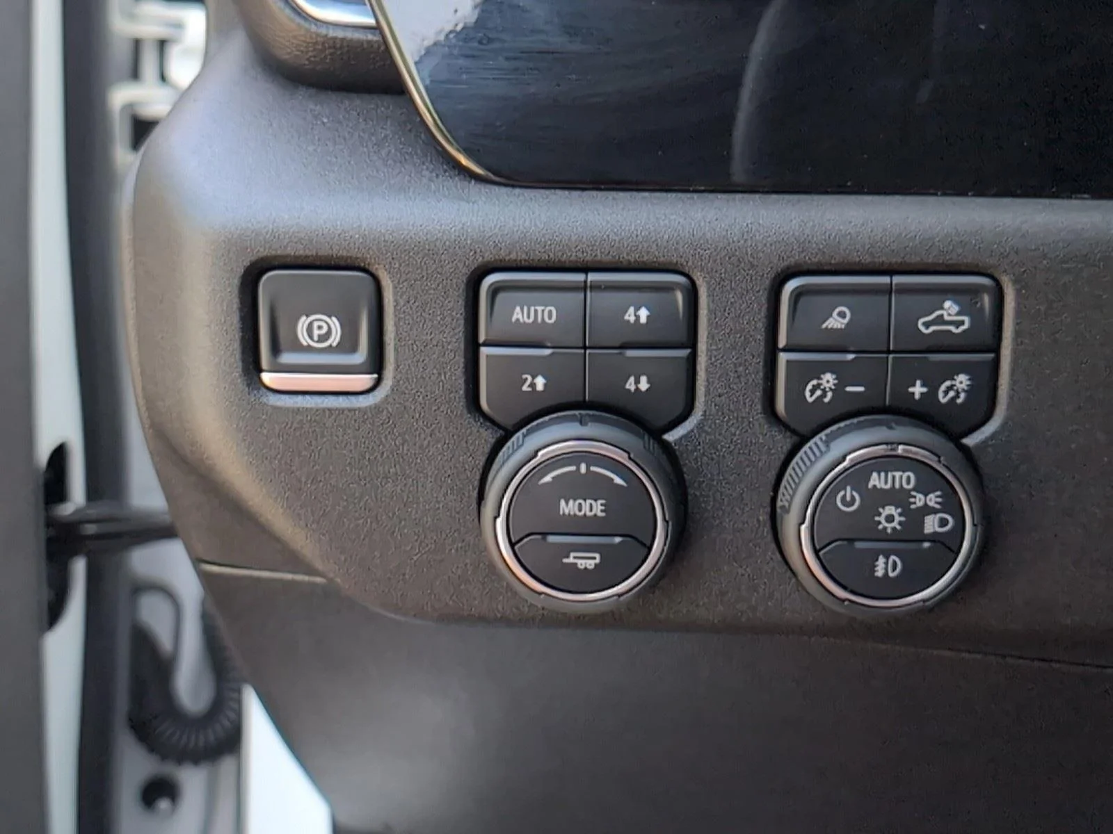 Used 2025 Summit White Chevrolet RST image 30