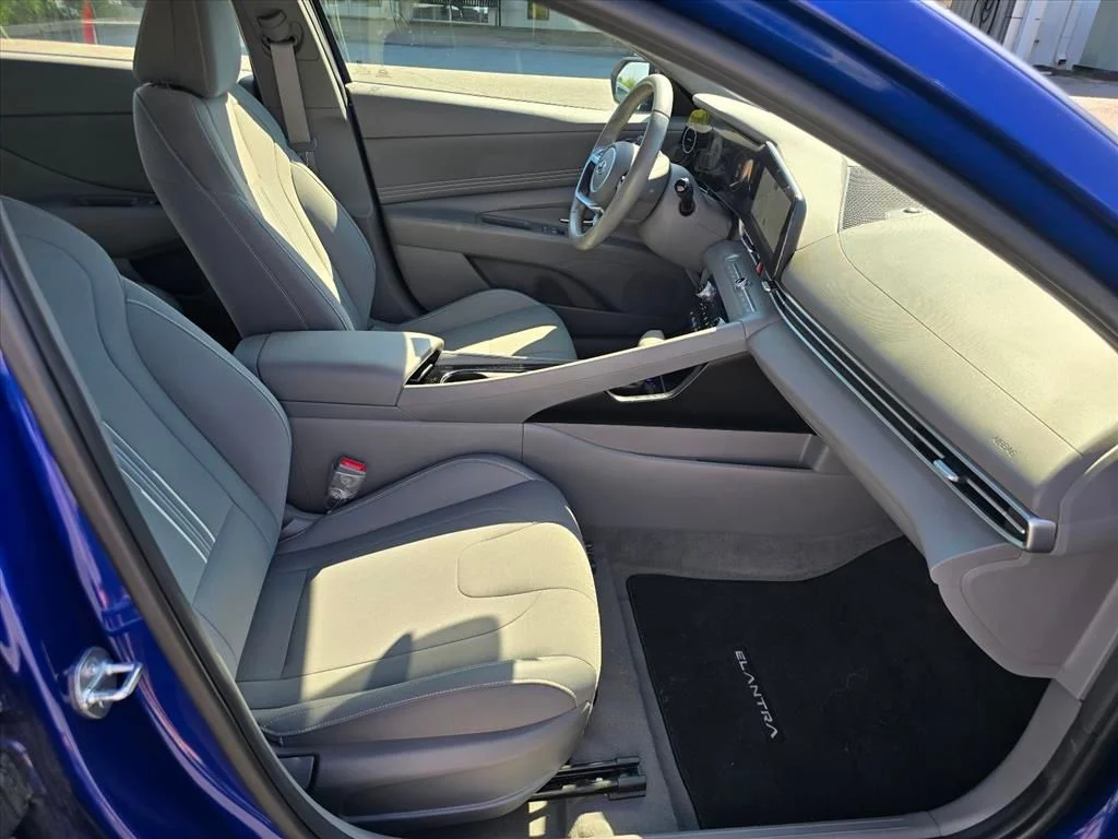 Used 2023 Blue Hyundai SEL image 14