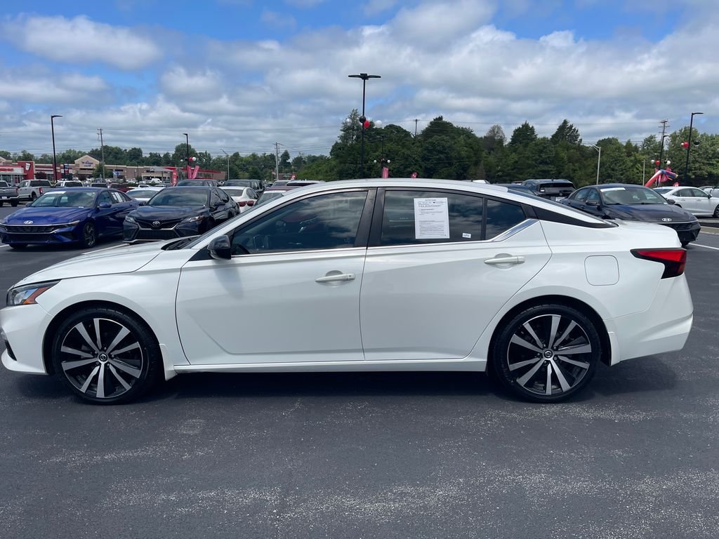 Used 2021 White Nissan 2.5 SR image 2