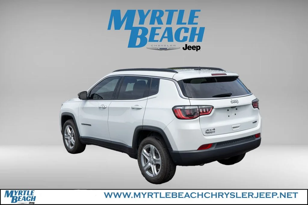 Certified Used 2023 Bright White Clearcoat Jeep Latitude image 4