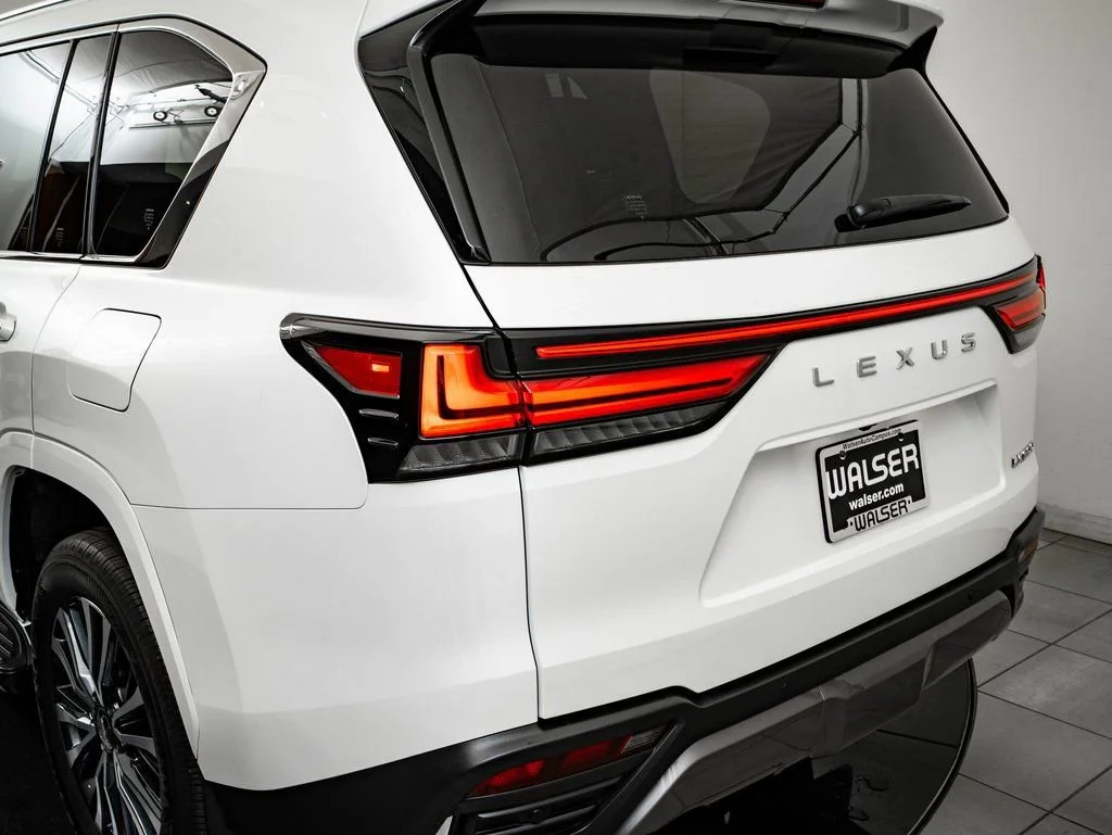 Used 2024 White Pearl Lexus 600 Premium image 19
