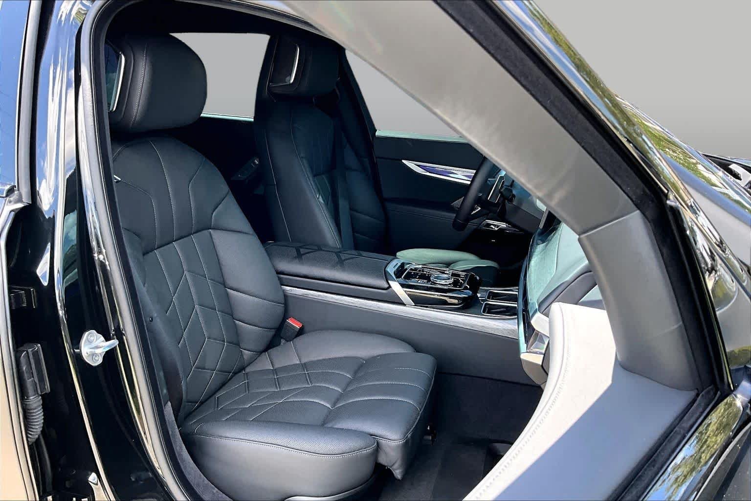 Used 2024 Black Sapphire Metallic BMW 760i xDrive image 9