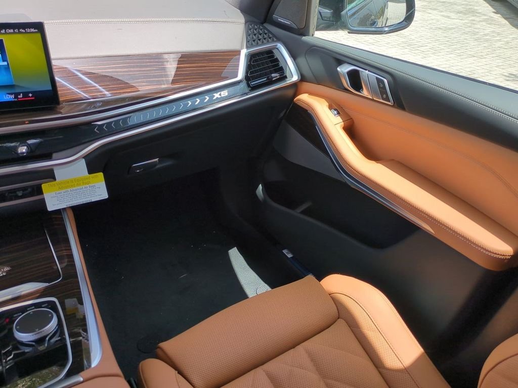 New 2026 Carbon Black Metallic BMW xDrive40i image 17