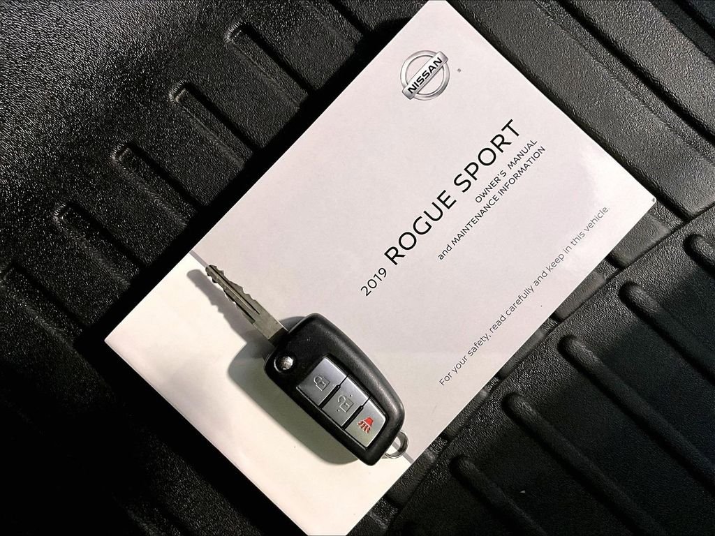Used 2019 Silver Nissan S image 32