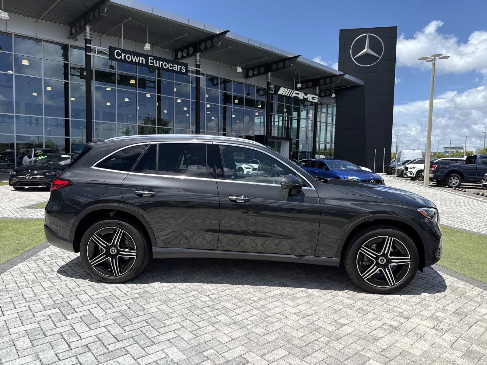 New 2027 Gray Metallic Mercedes-Benz 300 SUV image 6