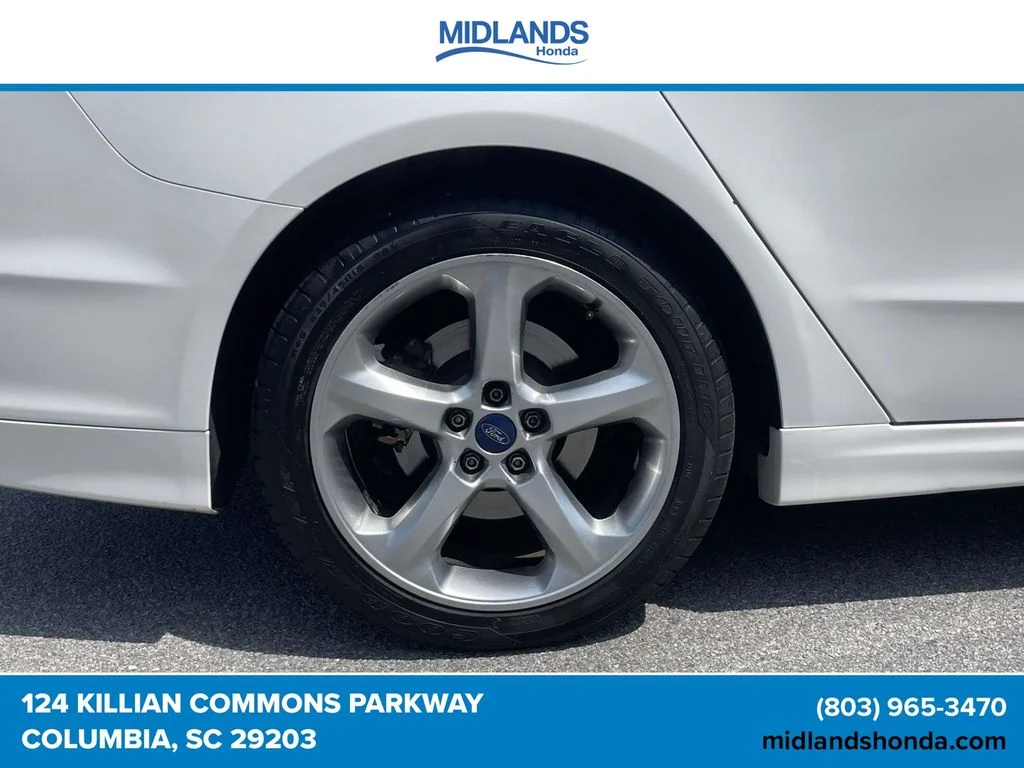 Used 2016 White Platinum Clearcoat Metallic Ford SE image 7