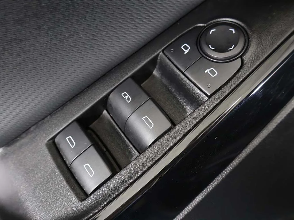 Used 2025 Lakeshore Blue Chevrolet LT image 37
