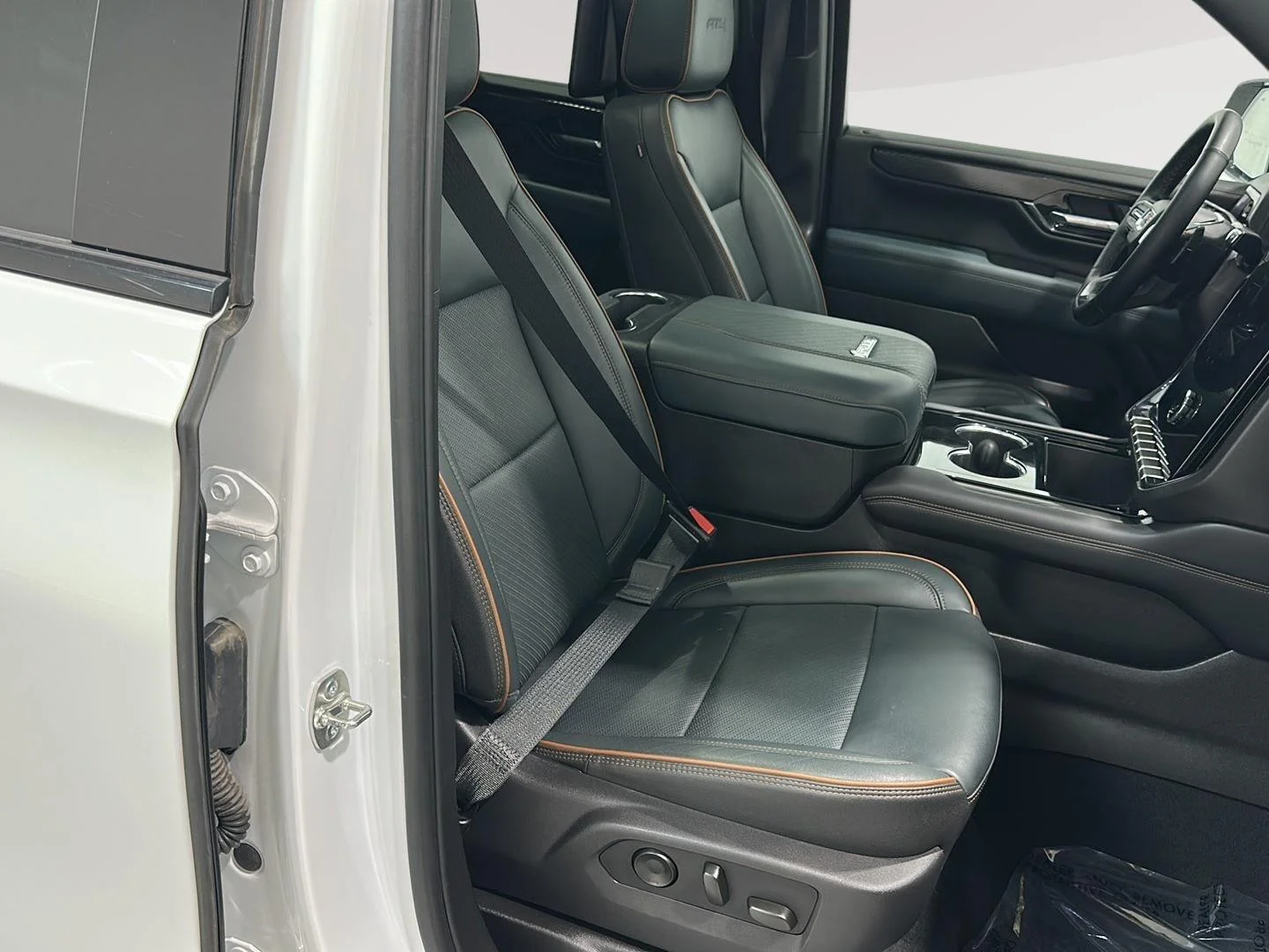 Used 2025 Summit White GMC AT4 image 25
