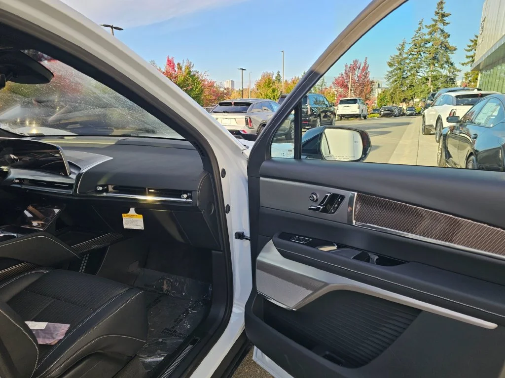 2027 Cadillac VISTIQ Sport - Photo 12