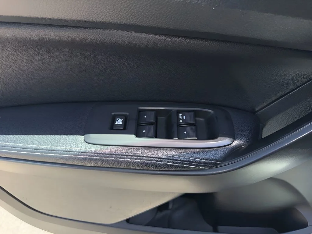 Used 2019  Ford XL image 22