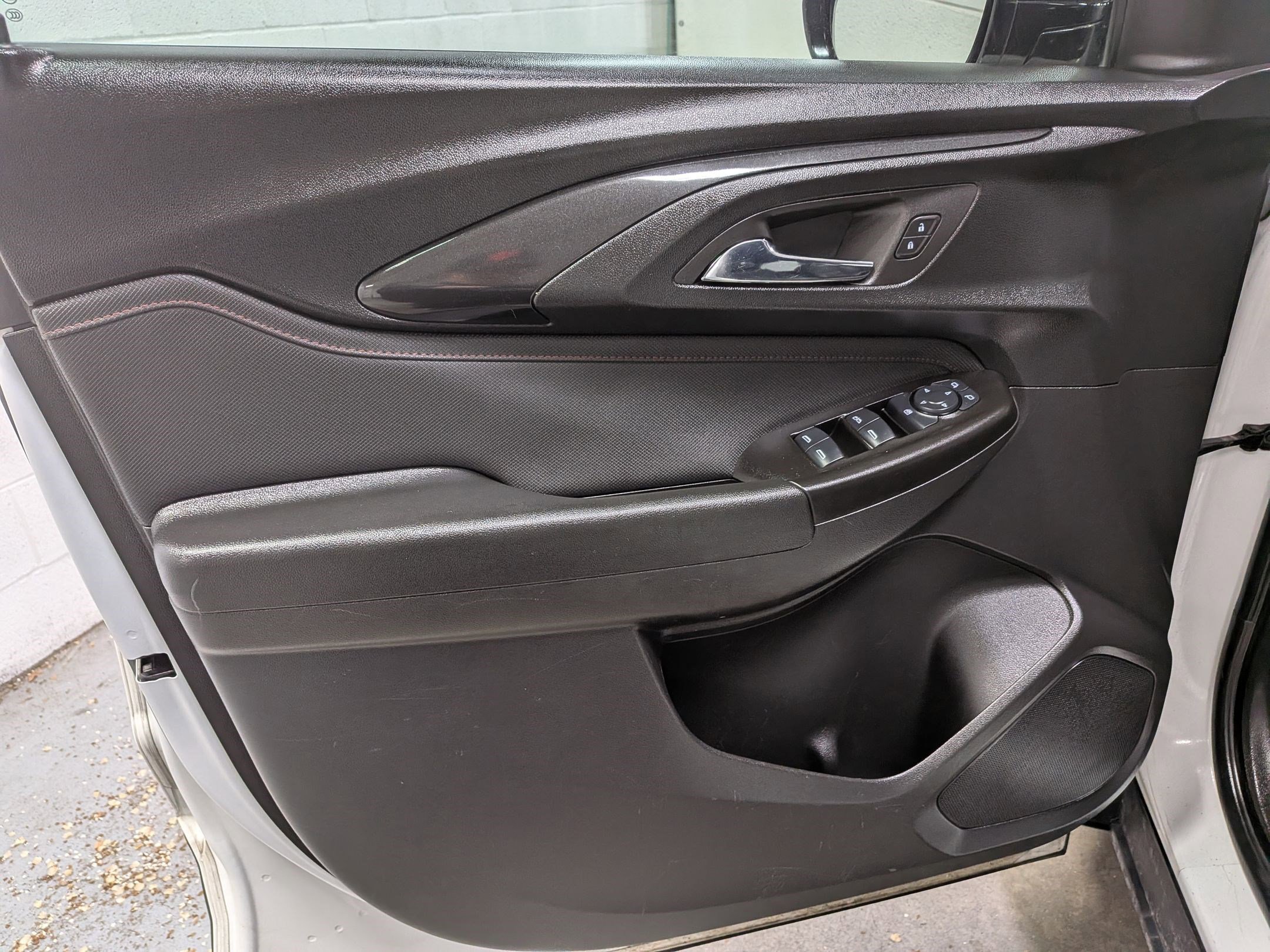 Used 2023 Summit White Chevrolet RS image 13