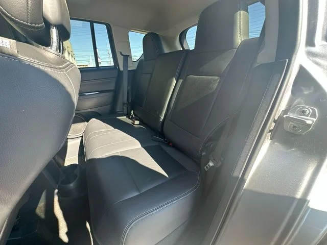 Used 2015 Silver Jeep Latitude image 23