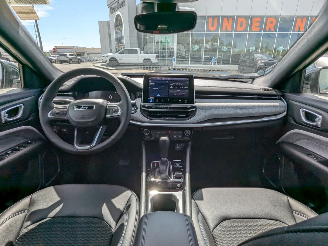 New 2025 White Jeep North - - 4X4 - Heated seats - Forward Collision Warning & More! image 25
