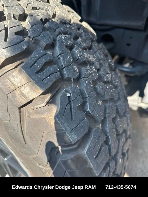 Used 2018 Orange Jeep Rubicon image 13