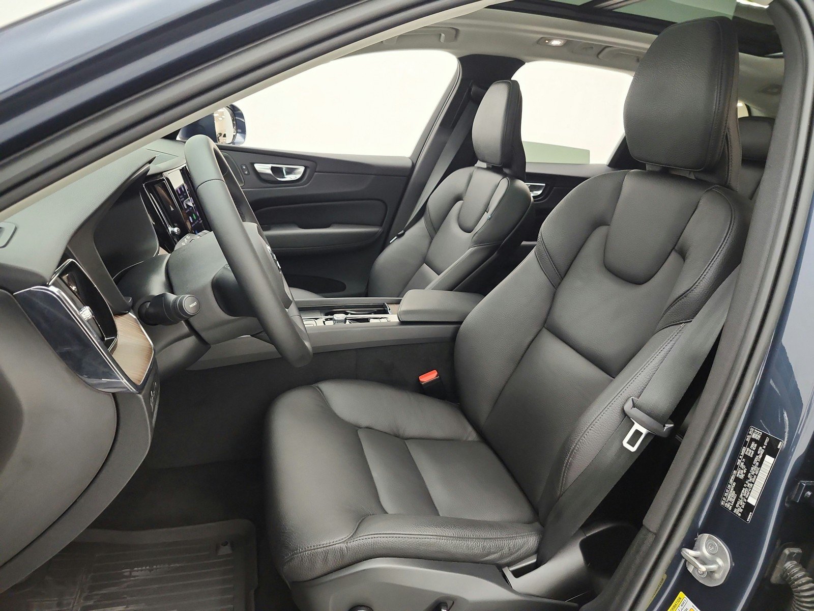 Used 2022 Denim Blue Metallic Volvo T8 eAWD PHEV Inscription Expression Extended Range image 15