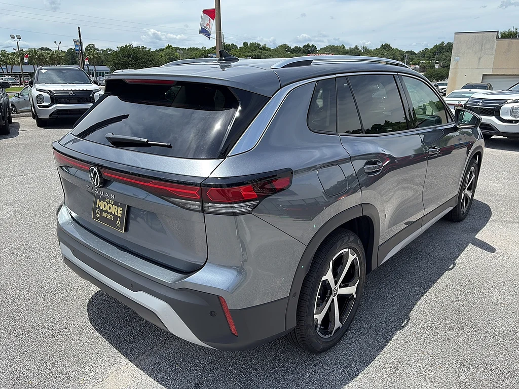 New 2026 Platinum Gray Metallic Volkswagen SE FWD image 5