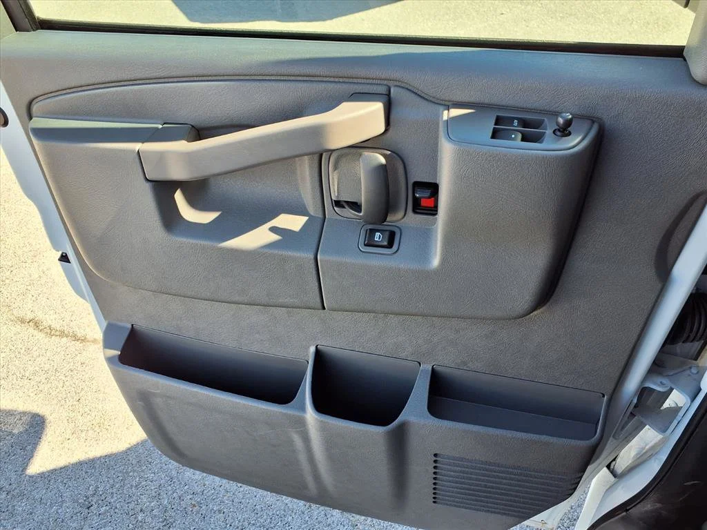New 2025 Summit White GMC Work Van image 12