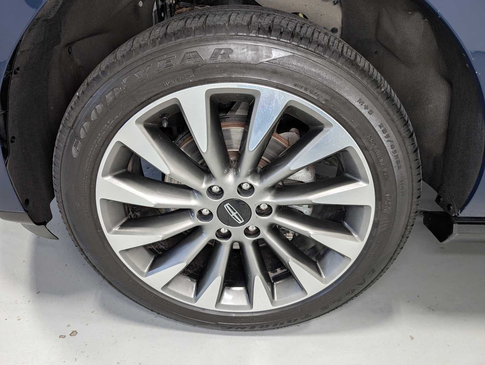 Used 2020 Rhapsody Blue Lincoln Reserve image 3