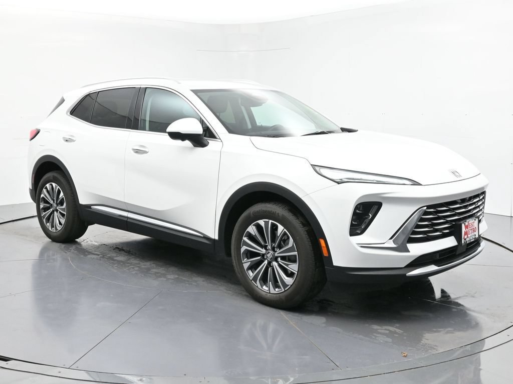 Used 2025 Summit White Buick Preferred image 7