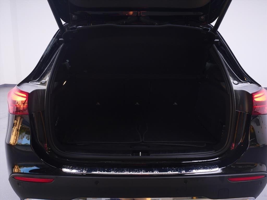 Used 2025 Night Black Mercedes-Benz GLA 250 image 13