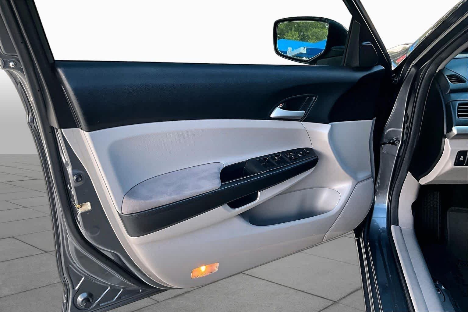 Used 2012 Polished Metal Metallic Honda LX image 19