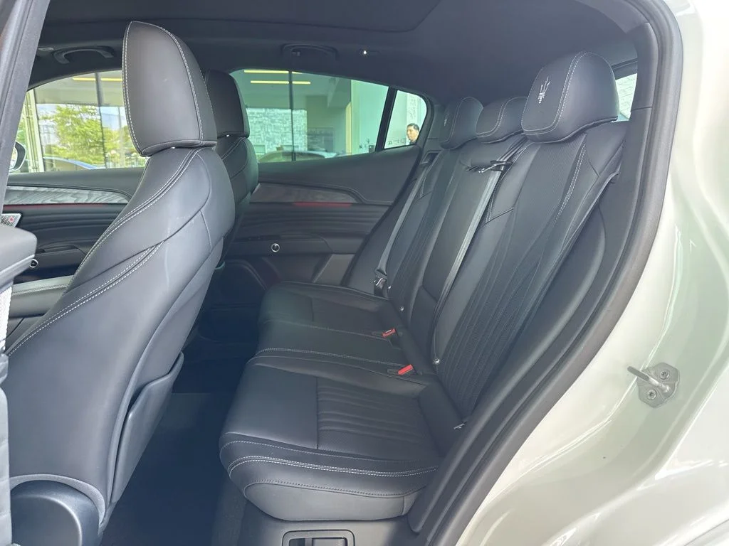 Used 2025 Bianco Maserati Modena image 19