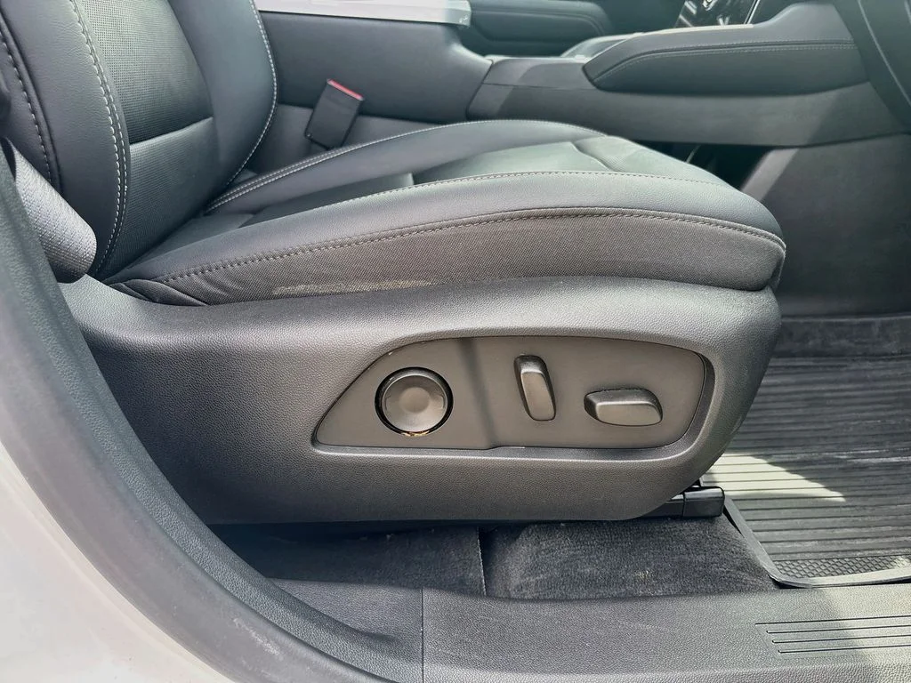 Used 2026 White GMC Elevation image 29