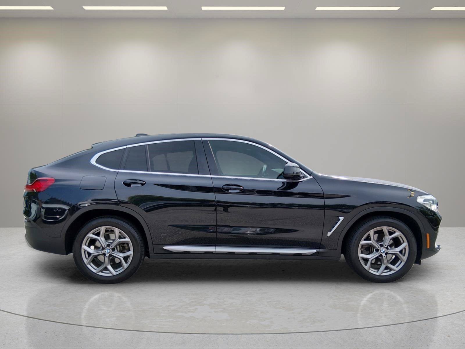 Used 2021 Black Sapphire Metallic BMW xDrive30i image 4