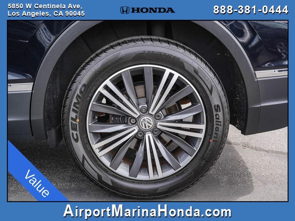 Used 2018 Pearl Metallic Volkswagen 2.0T SEL image 20