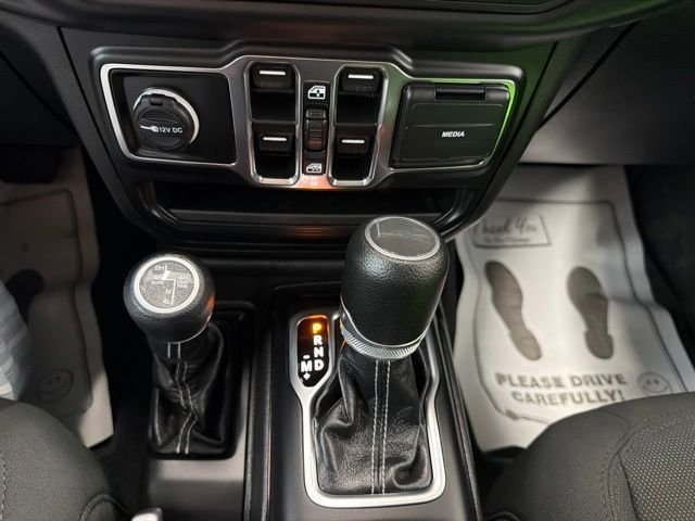 Used 2022 Blue Jeep Overland image 20