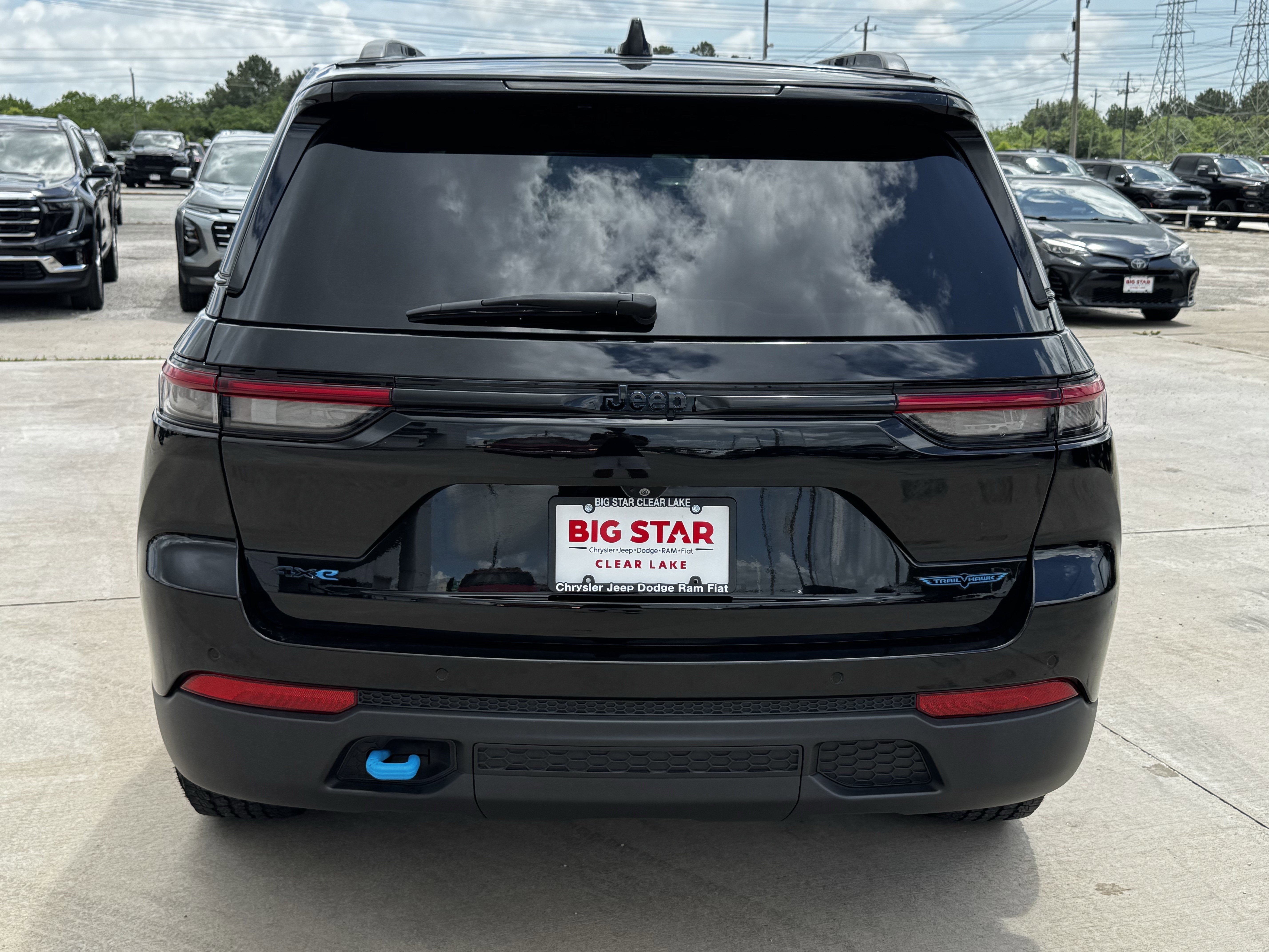 Used 2022 Diamond Black Crystal Pearlcoat Jeep Trailhawk image 9