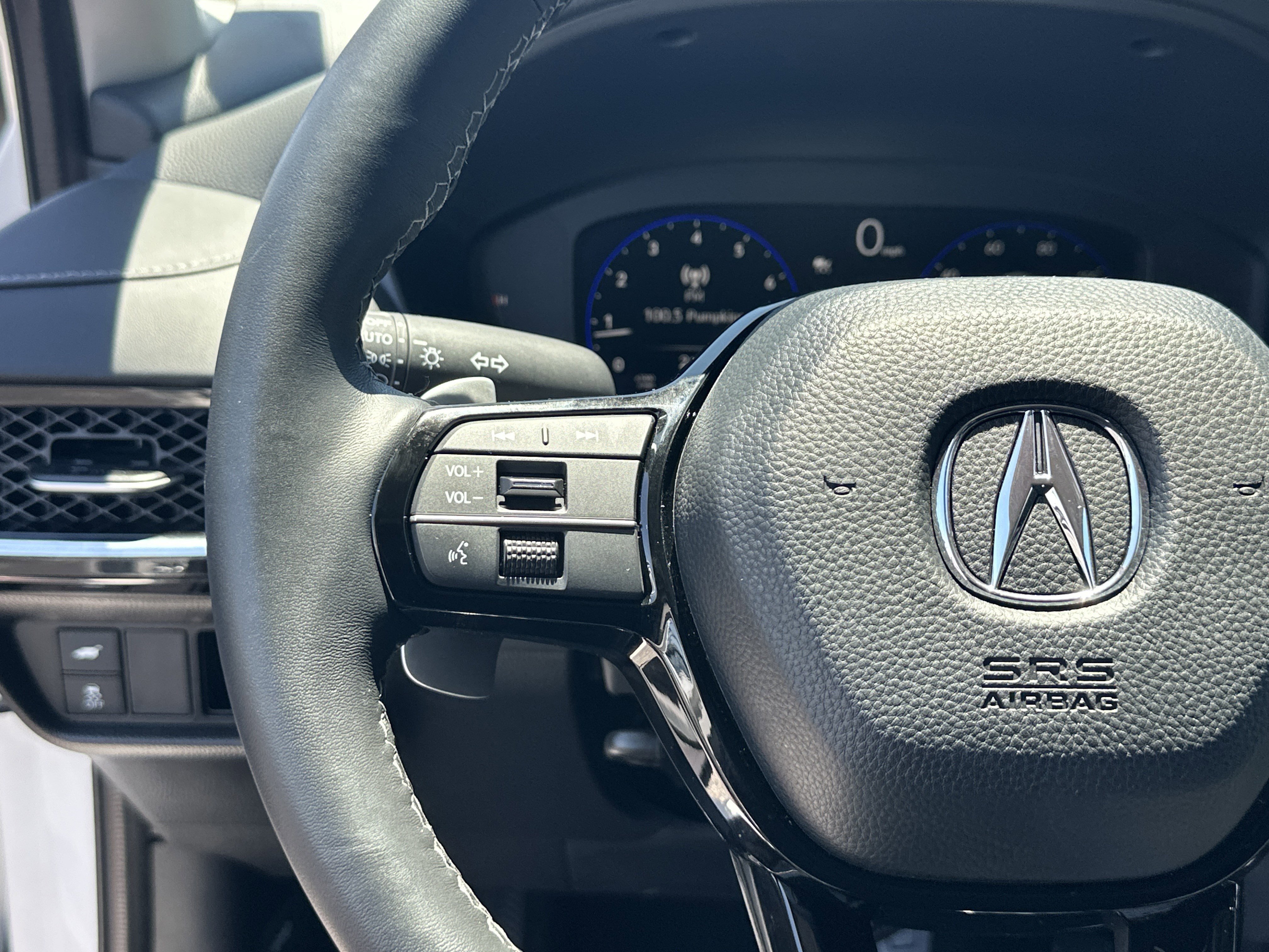 Used 2025 Platinum White Pearl Acura Base image 28