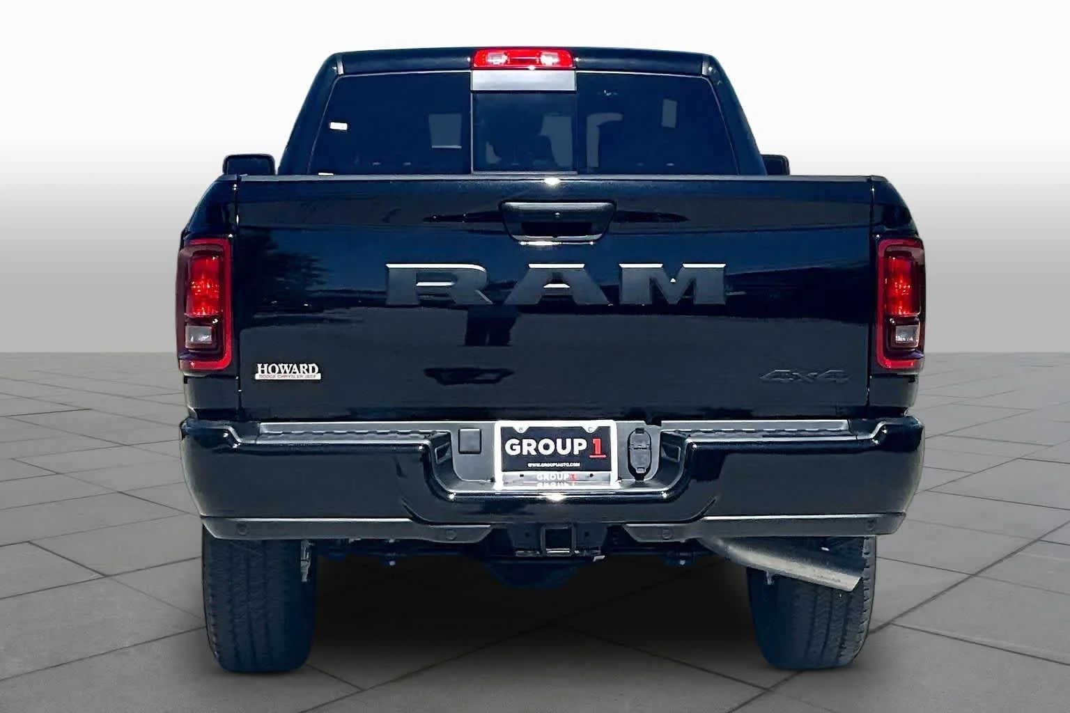 New 2026 Diamond Black Crystal Pearl-Coat Exterior Paint RAM Black Express image 5