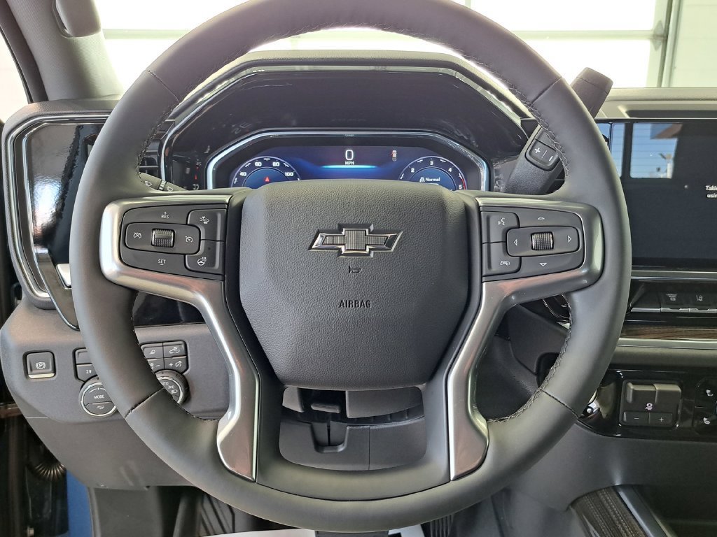 2026 Chevrolet Silverado 2500 HD LT Crew Cab Pickup Slide 8