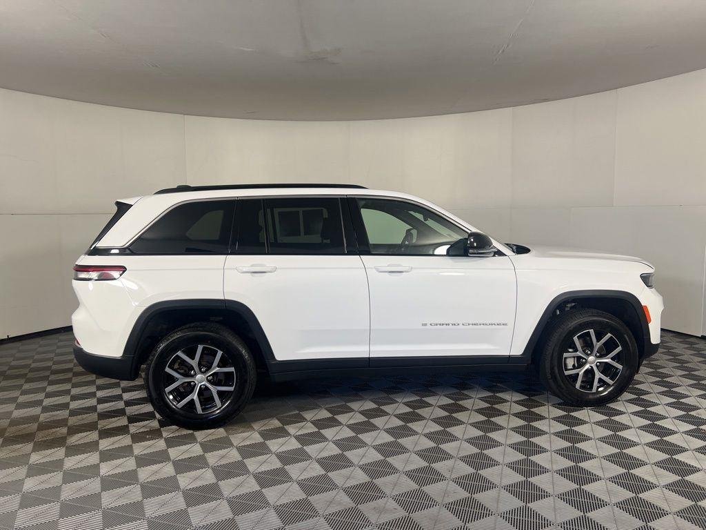 Used 2025 Bright White Clearcoat Jeep Limited image 18