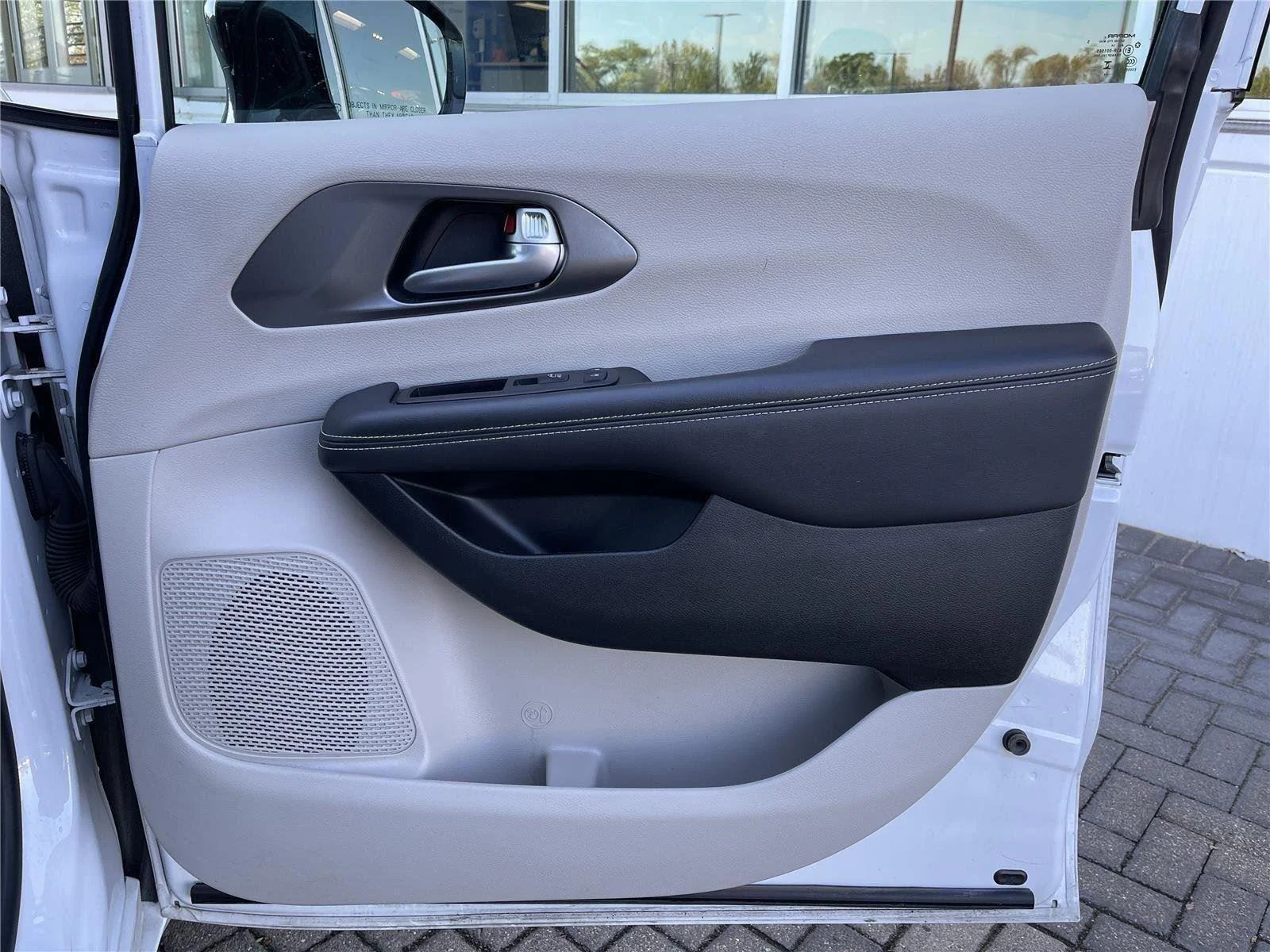 Used 2024 Bright White Cl Chrysler Touring L image 31