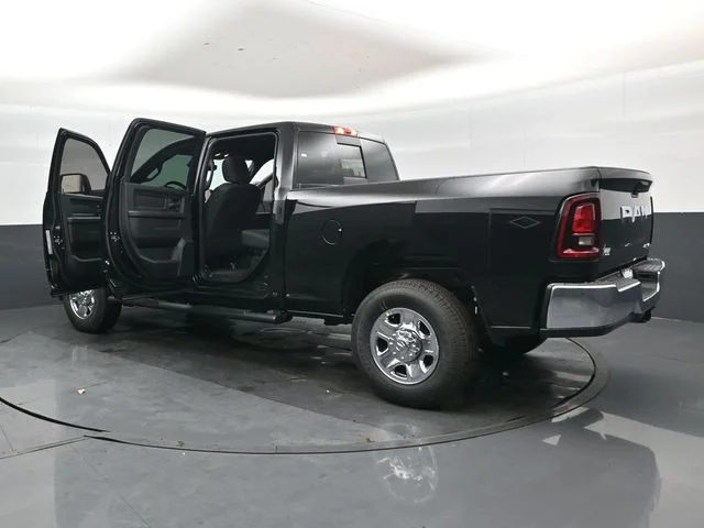 New 2026 Diamond Black Crystal Pearl-Coat Exterior Paint RAM Tradesman image 47