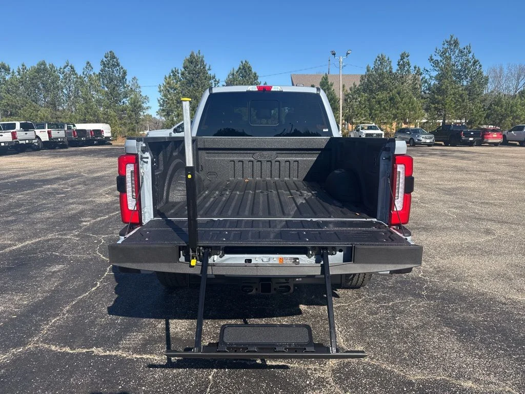 New 2026 Glacier Gray Metallic Tri-Coat Ford F-250® Platinum® image 15