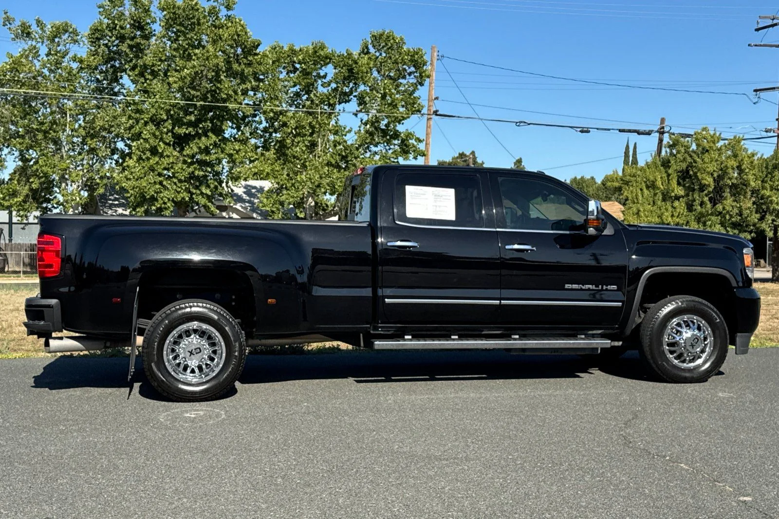 Used 2015 Onyx Black GMC Denali image 3