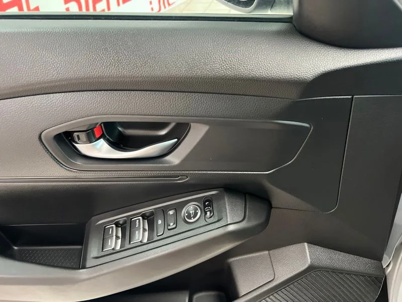 Used 2024  Honda LX image 19