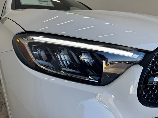 New 2027 Polar White Mercedes-Benz GLC 300 image 33