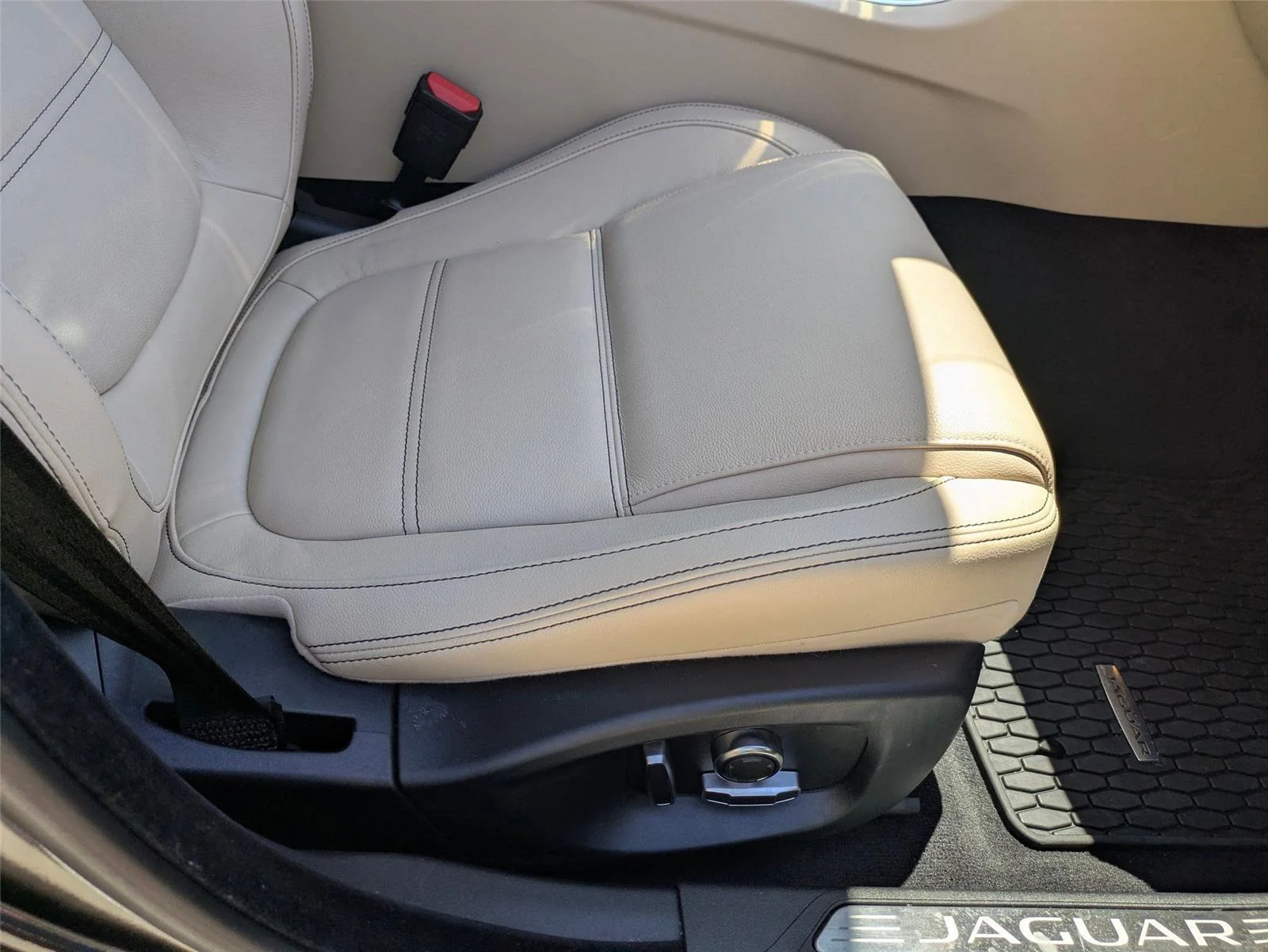 Used 2019 Narvik Black Jaguar 25t Prestige image 52